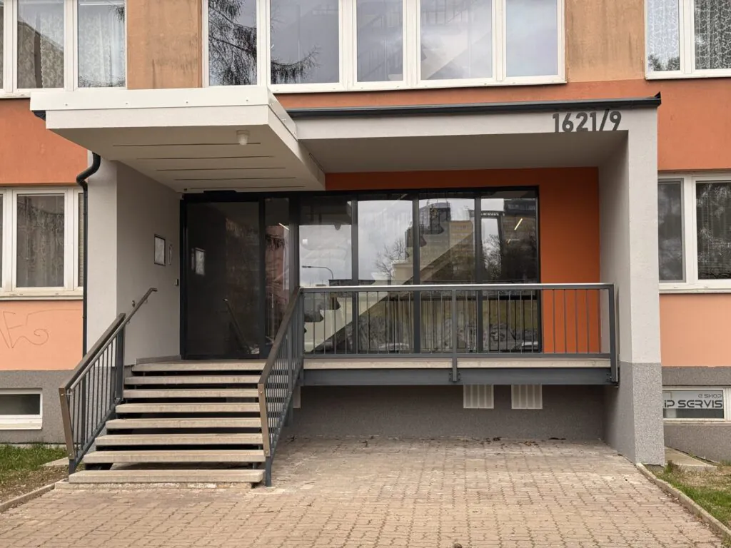 Oprava vstupů bytového domu Praha 4